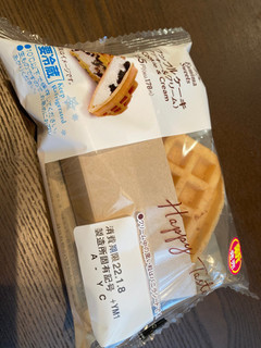 「ファミリーマート ワッフルケーキ クッキー＆クリーム」のクチコミ画像 by chan-manaさん