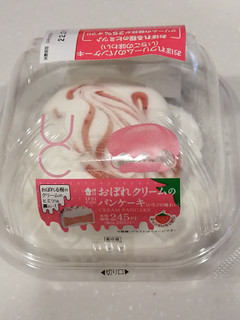 「ローソン Uchi Cafe’ おぼれクリームのパンケーキ いちごの味わい」のクチコミ画像 by とくめぐさん