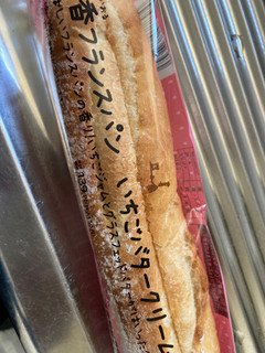 「ローソン マチノパン 香フランスパン いちごバタークリーム」のクチコミ画像 by chan-manaさん