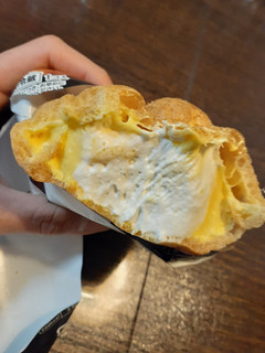 「オランジェ ひかえめに言ってクリーム多めのシュークリーム・カスタード＆ホイップ 袋1個」のクチコミ画像 by テリちゃんさん