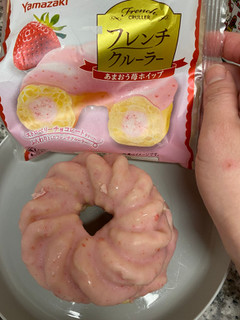 「ヤマザキ フレンチクルーラー あまおう苺ホイップ 袋1個」のクチコミ画像 by レビュアーさん