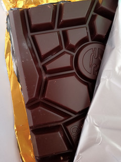 「トニーズチョコロンリー ダークチョコレート51％ アーモンドシーソルト 180g」のクチコミ画像 by レビュアーさん