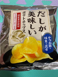 「山芳製菓 だしが美味しいポテトチップス かつお節・椎茸・昆布 袋52g」のクチコミ画像 by gologoloさん