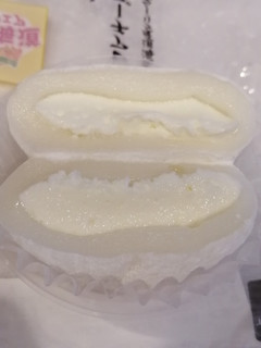 「セブン-イレブン 北海道産クリームチーズのレアチーズ大福」のクチコミ画像 by とくめぐさん
