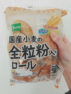 「Pasco 国産小麦の全粒粉入りロール 袋6個」のクチコミ画像 by ちゃーぼーさん