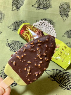 「森永 PARM ダブルチョコ ピスタチオ＆チョコレート 袋80ml」のクチコミ画像 by COTORI cafeさん