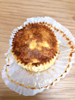「ローソン Uchi Cafe’ SWEETS バスチー バスク風チーズケーキ」のクチコミ画像 by みもとさん