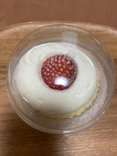 「ローソン Uchi Cafe’ 埋もれるショートケーキプリン」のクチコミ画像 by こまつなさん