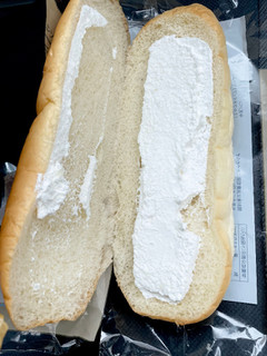 「ヤマザキ おいしい菓子パン 牛乳パンミルクホイップクリーム 袋1個」のクチコミ画像 by ビールが一番さん
