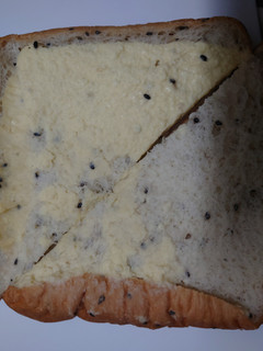 「ヤマザキ チーズセサミブレッド 袋1個」のクチコミ画像 by レビュアーさん