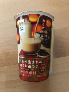 「ローソン Uchi Cafe’ SWEETS ミルク生まれのほうじ茶ラテ」のクチコミ画像 by こつめかわうそさん