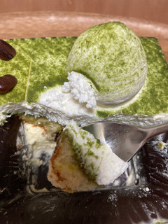 「シャトレーゼ 北海道産発酵バター使用抹茶ティラミス」のクチコミ画像 by こまつなさん