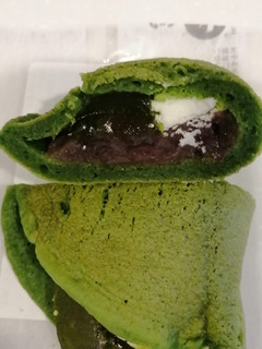 「セブン-イレブン 和もっち巻き 宇治抹茶のわらび餅」のクチコミ画像 by とくめぐさん