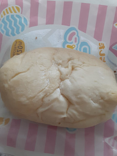 「ヤマザキ セイコーマート もちもちとしたイースターパン 袋1個」のクチコミ画像 by もこもこもっちさん