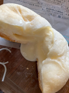 「ローソン Uchi Cafe’ ホボクリム ほぼほぼクリームのシュー とろ～りミルク」のクチコミ画像 by わやさかさん