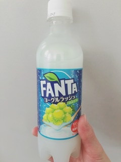 「コカ・コーラ ファンタ ヨーグルラッシュ ペット380ml」のクチコミ画像 by ちゃーぼーさん