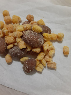 「エス・エス・ビー 豆菓子 ハニーコーンアーモンド 袋1個」のクチコミ画像 by もこもこもっちさん