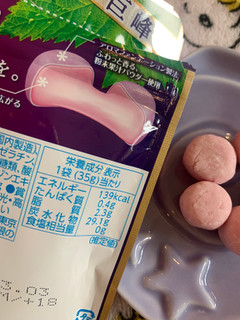 「森永製菓 ハイチュウプレミアム 赤ぶどう 袋35g」のクチコミ画像 by SweetSilさん