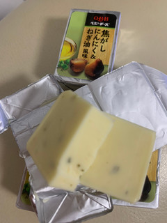 「Q・B・B おうちDE居酒屋 ベビーチーズ 焦がしにんにく＆ねぎ油風味 60g」のクチコミ画像 by SweetSilさん