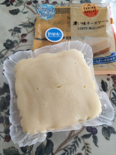 「ファミリーマート 濃い味チーズケーキ」のクチコミ画像 by コマメのグルメさん
