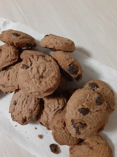 「ファミリーマート FamilyMart collection ひとくちサイズのチョコチップクッキー」のクチコミ画像 by もこもこもっちさん