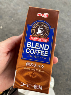 「明治 COFFEE ブレンドコーヒー パック200ml」のクチコミ画像 by gologoloさん