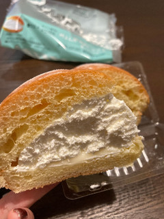 「ローソン Uchi Café×Milk MILKマリトッツォ 生クリームチーズ」のクチコミ画像 by chan-manaさん