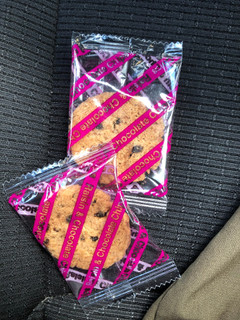 「エヌエス オーツ麦のクッキー レーズン＆チョコチップ 袋11枚」のクチコミ画像 by あもあもさん