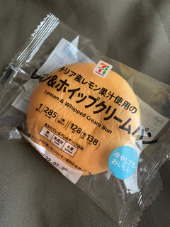 「セブンプレミアム レモン＆ホイップクリームパン 袋1個」のクチコミ画像 by まめ7さん