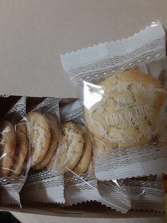 「森永製菓 ホワイトチョコチップクッキー 箱12枚」のクチコミ画像 by もこもこもっちさん