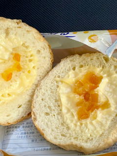 「ヤマザキ オレンジ香るクリームパン（オレンジピール入りカスタードクリーム） 袋1個」のクチコミ画像 by ビールが一番さん