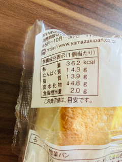 「ヤマザキ ハンバーグパン ケチャップ＆粒マスタード 1個」のクチコミ画像 by いもんぬさん