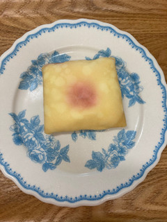 「セブン-イレブン クレープ レアチーズクリーム＆苺ソース」のクチコミ画像 by こまつなさん