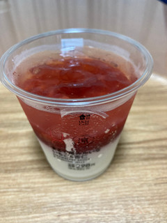 「ローソン Uchi Cafe’ まるで苺みたいないちご＆杏仁」のクチコミ画像 by こまつなさん