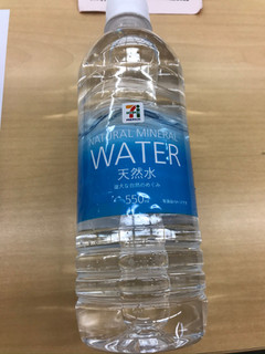 「セブンプレミアム 天然水 ペット550ml」のクチコミ画像 by もぐもぐもぐ太郎さん