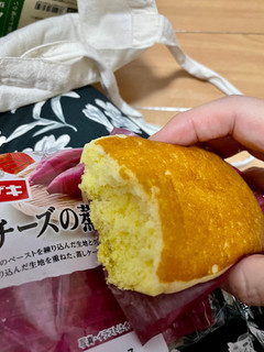 「ヤマザキ お芋とチーズの蒸しケーキ 紅はるか 袋1個」のクチコミ画像 by アポロちゃんさん