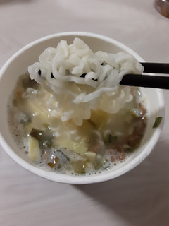 「農心 本場韓国コムタンラーメン カップ75g」のクチコミ画像 by もこもこもっちさん