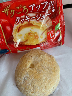 「ヤマザキ ザクごろアップルクッキーシュー 袋1個」のクチコミ画像 by SweetSilさん