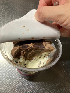 「森永製菓 サンデーカップ パリパリチョコ カップ180ml」のクチコミ画像 by ひさきさん