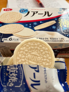 「YBC 白いノアール薄焼き 北海道ミルククリーム 箱18枚」のクチコミ画像 by わやさかさん