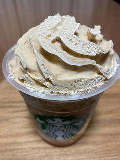 「スターバックス コーヒー ＆ クリーム フラペチーノ with コーヒー クリーム スワール」のクチコミ画像 by こまつなさん