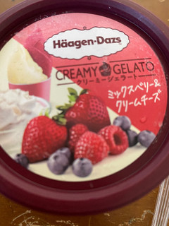 「ハーゲンダッツ ミニカップ CREAMY GELATO ミックスベリー＆クリームチーズ カップ110ml」のクチコミ画像 by 好物は栗さん