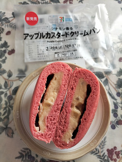 「セブン＆アイ セブンプレミアム アップルカスタードクリームパン 袋1個」のクチコミ画像 by コマメのグルメさん