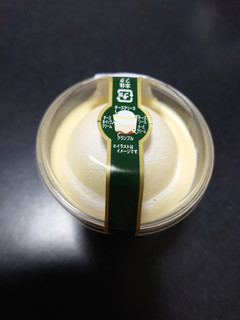 「ファミリーマート 濃厚＆とろけるチーズケーキ 4種のチーズ使用」のクチコミ画像 by しろねこエリーさん