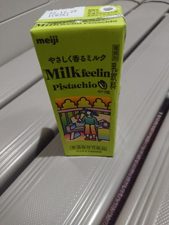 「明治 Milkfeelin Pistachio パック200ml」のクチコミ画像 by ぴのこっここさん