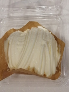 「ローソン Uchi Cafe’ × Milk MILKモンブランケーキ みるく＆バター」のクチコミ画像 by とくめぐさん