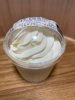 「セブン-イレブン ホイップクリームのミルクプリン」のクチコミ画像 by こまつなさん