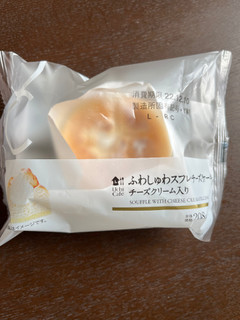 「ローソン Uchi Cafe’ ふわしゅわスフレチーズケーキ チーズクリーム入り」のクチコミ画像 by chan-manaさん