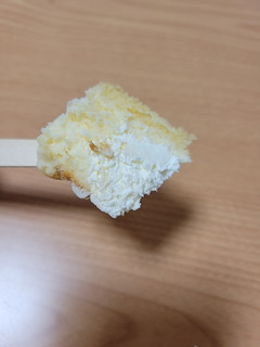 「ローソン Uchi Cafe’ ふわしゅわスフレチーズケーキ チーズクリーム入り」のクチコミ画像 by さくらさくさくさん