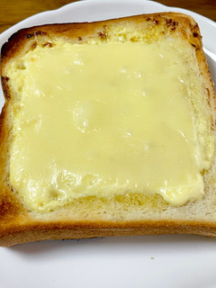 「セブン＆アイ セブンプレミアムゴールド 北海道産小麦の金の生食パン 2枚入」のクチコミ画像 by ビールが一番さん